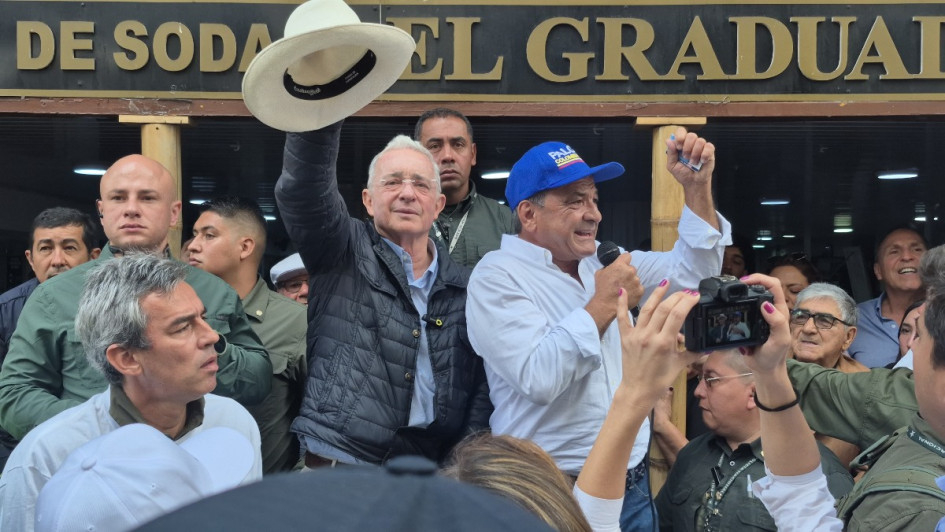 El expresidente Álvaro Uribe, candidato al Senado y jefe del Centro Democrático, visitó Manizales. Habló de la campaña de su partido y de Iván Cepeda.