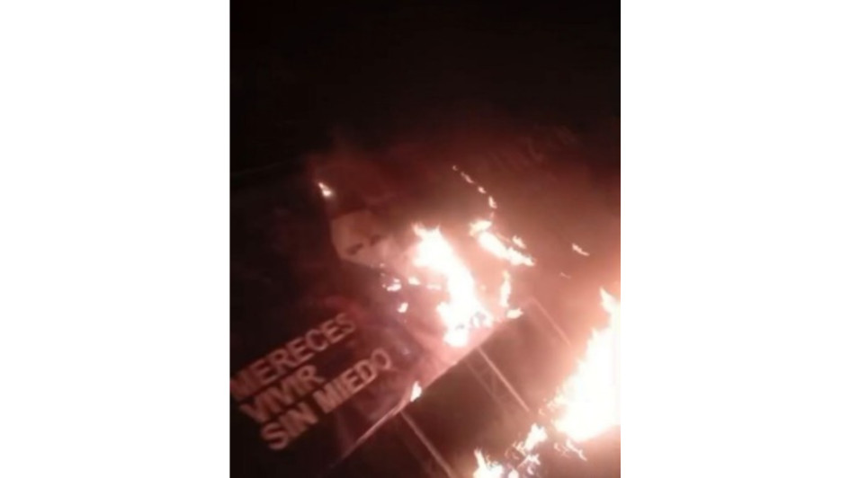 La campaña de Juan Carlos Pinzón denunció la quema de sus vallas en El Zulia, Norte de Santander. Atribuye el hecho a grupos ilegales.