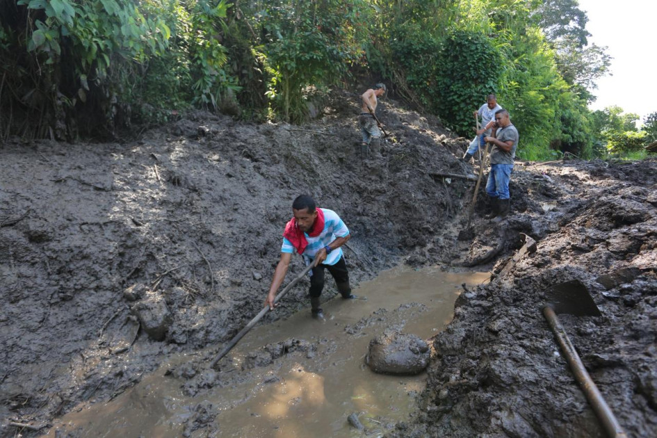 En el corregimiento de Arauca las intensas lluvias de los últimos días provocaron el desprendimiento de una ladera en el sector de Los Chorros. Una vivienda resultó afectada. No hubo lesionados.