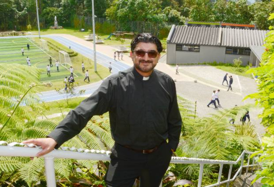 Foto I Freddy Arango I LA PATRIA  El padre Edwin Mauricio Martínez Callejas es el nuevo rector del colegio San Luis Gonzaga de Manizales. Uno de sus fuertes es el diálogo y el acompañamiento a los jóvenes en sus procesos.