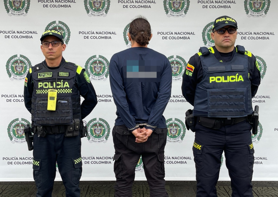 El procedimiento se realizó en el kilómetro 4 de la vía que comunica hacia Chinchiná, concesión Autopistas del Café, cuando uniformados de la Subestación Las Pavas abordaron a Felipe, de 31 años de edad,