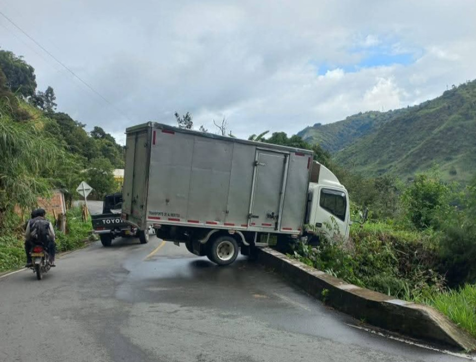 El incidente de este martes en el Norte de Caldas. Fotos de Herney Zuluaga.