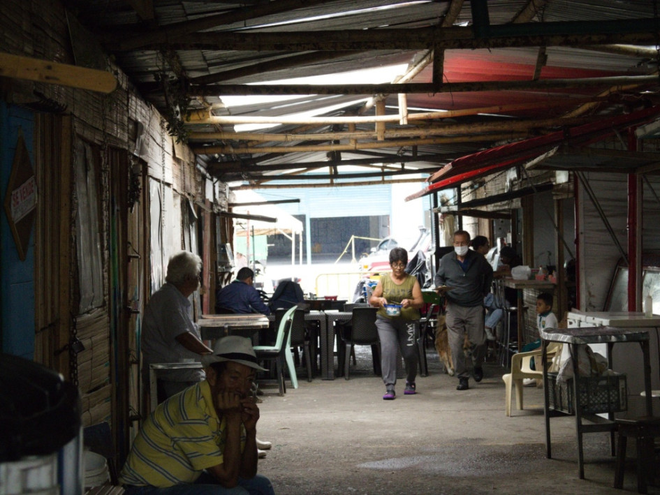 La antigua galería de Montenegro, demolida desde 2023 para su renovación, permanece hoy convertida en un lote sin edificación mientras comerciantes continúan trabajando en módulos provisionales.