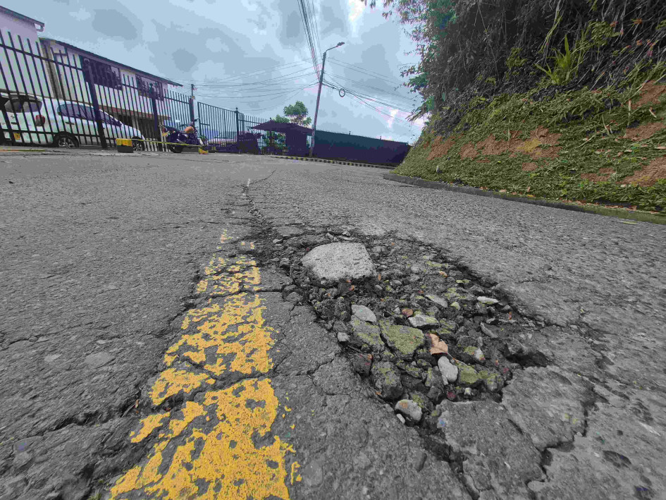 Piden repar huecos en la vía Peñón-Panorama
