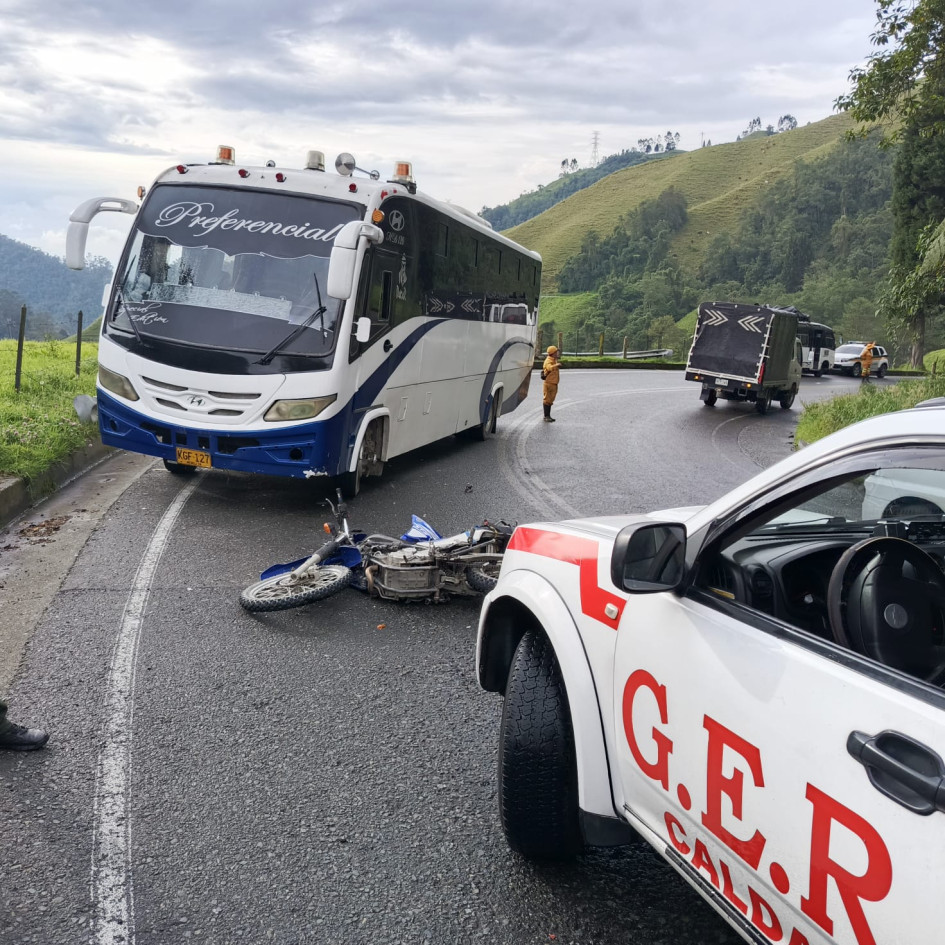El motociclista terminó lesionado.