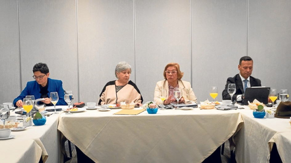 Foto l Ministerio de Relaciones Exteriores l LA PATRIA  La ministra de Exteriores colombiana, Rosa Villavicencio, acudió a Quito con una delegación integrada también por el ministro de Defensa, Pedro Sánchez Suárez, y de directivos de los ministerios de Comercio, Industria y Turismo; Minas y Energía; Justicia, así como de la petrolera estatal Ecopetrol.
