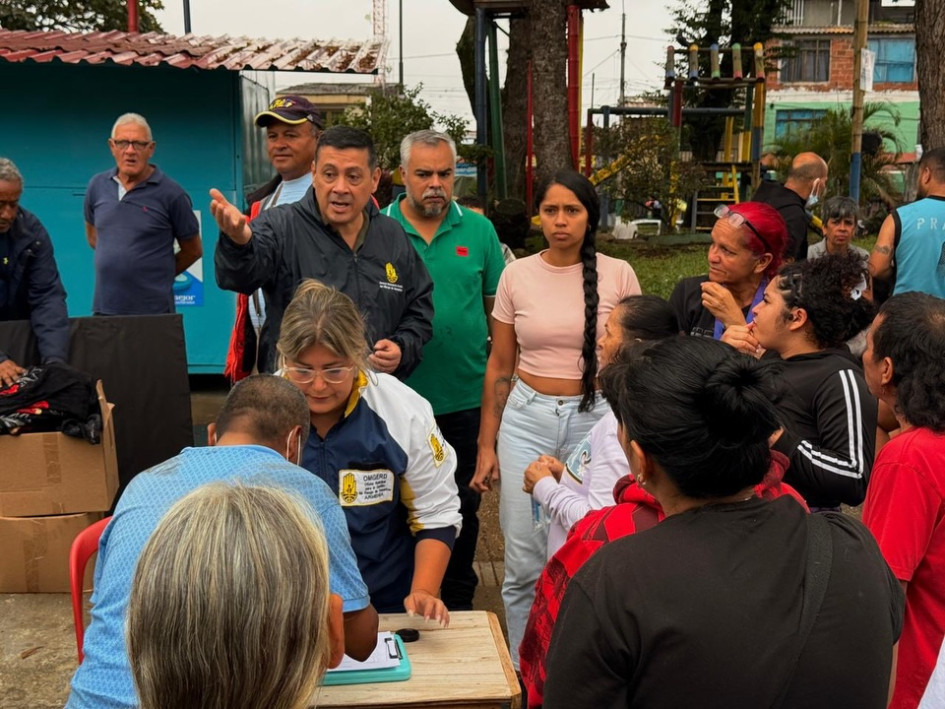 La Alcaldía de Armenia adelantó una jornada veterinaria en el barrio Pradito Bajo para atender a los animales afectados por el incendio estructural.