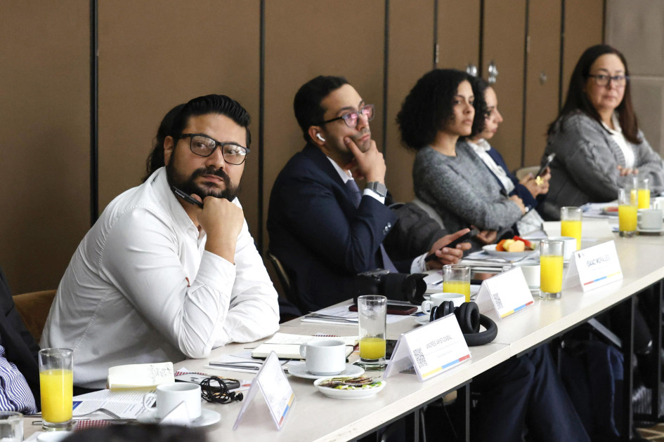 La MOE indicó que 103 municipios Citrep tienen algún nivel de riesgo en las elecciones de este año por factores de fraude y violencia. En la foto, una reunión que funcionarios de organizaciones civiles tuvieron este martes en Bogotá hablar sobre los comicios.