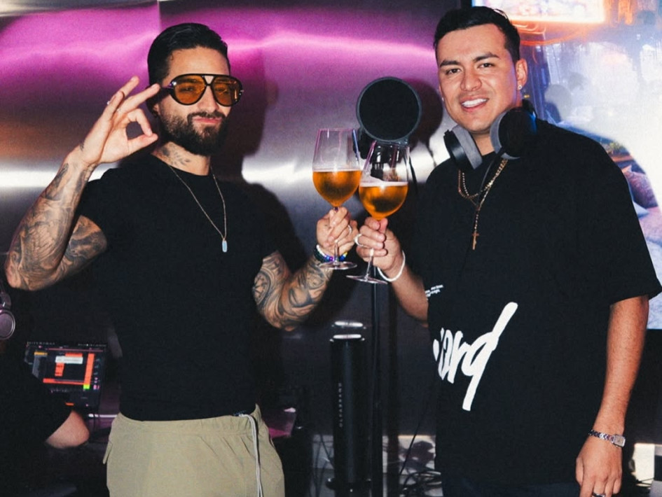 “Dos soñadores, un día inolvidable”, las fotos que atesora Maluma del día en que grabó con el caldense Yeison Jiménez... y una reflexión al chocar copas.