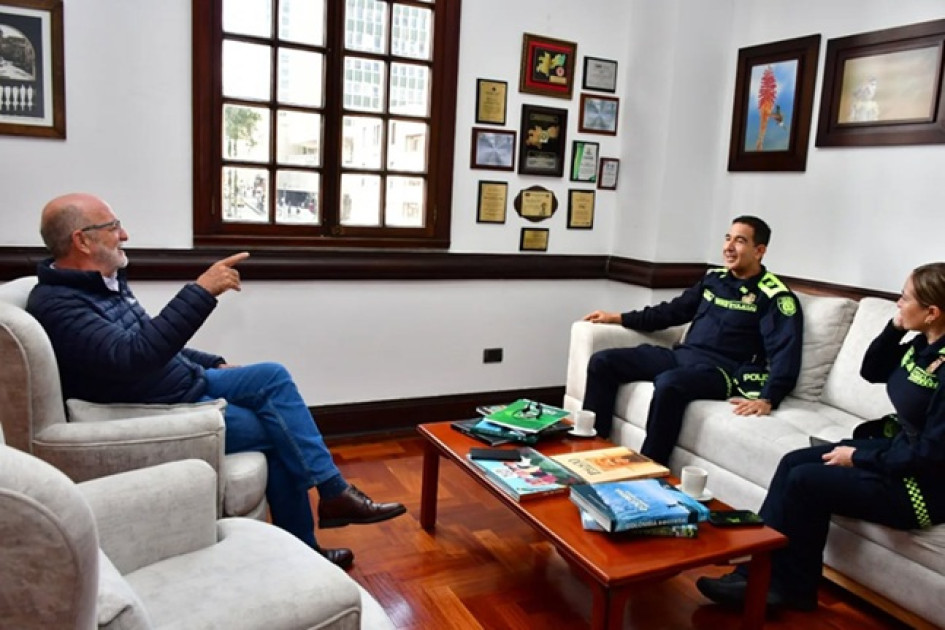 El gobernador Henry Gutiérrez le dio la bienvenida al coronel Álex Uriel Durán, nuevo comandante del Departamento de Policía Caldas.