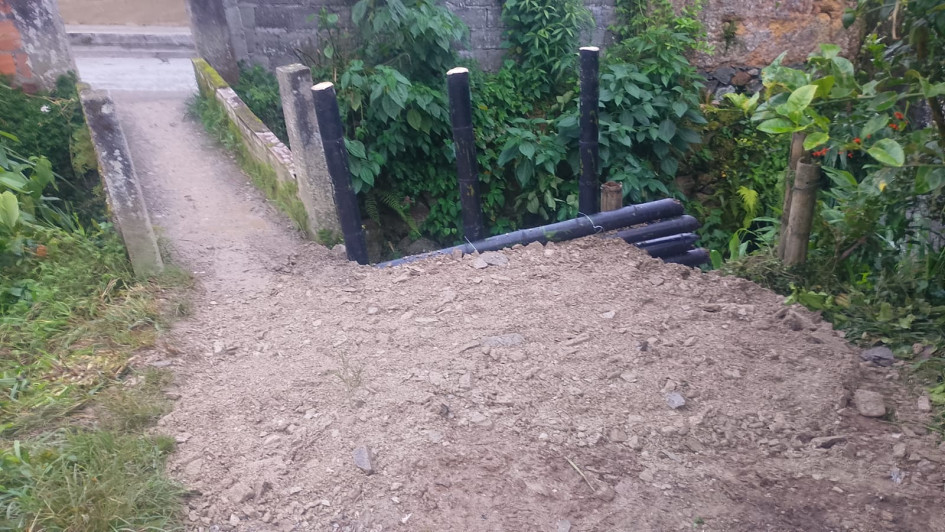 Construyen trinchos para mitiga riesgo en puente de Pácora