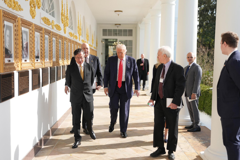 La Presidencia de Colombia publicó esta fotografía en la que mostró al presidente, Gustavo Petro (i), junto a su homologo de Estados Unidos, Donald Trump, previo a una reunión en la Casa Blanca, en Washington (Estados Unidos).