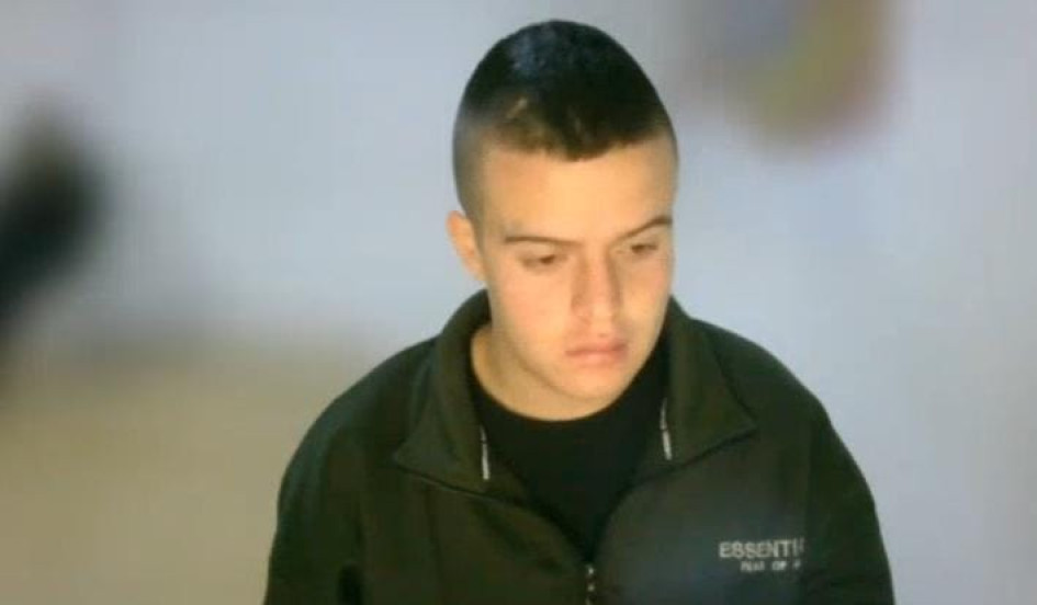 Fotos de LA PATRIA| LA PATRIA  Simón Giraldo Ramírez, de 19 años . Se le ve corriendo en las grabaciones con las gafas de la víctima puestas y el celular de esta en su mano.