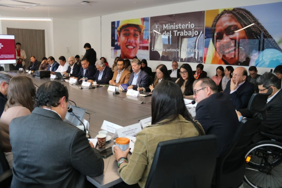 El encuentro se efectuó con gremios, empresarios y el Gobierno nacional.