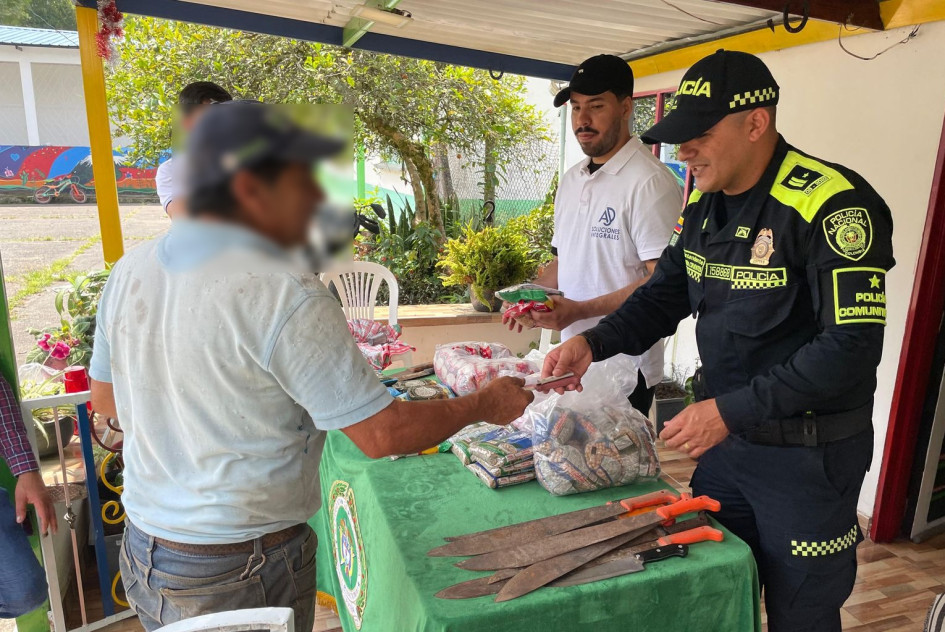 El grupo de Policía Comunitaria de Villamaría desarrolló múltiples acciones preventivas como revista y acompañamiento a entidades financieras, fortaleciendo medidas de seguridad. Visitas a las veredas Santo Domingo, Papayal y La Paz. Además, el plan desarme.