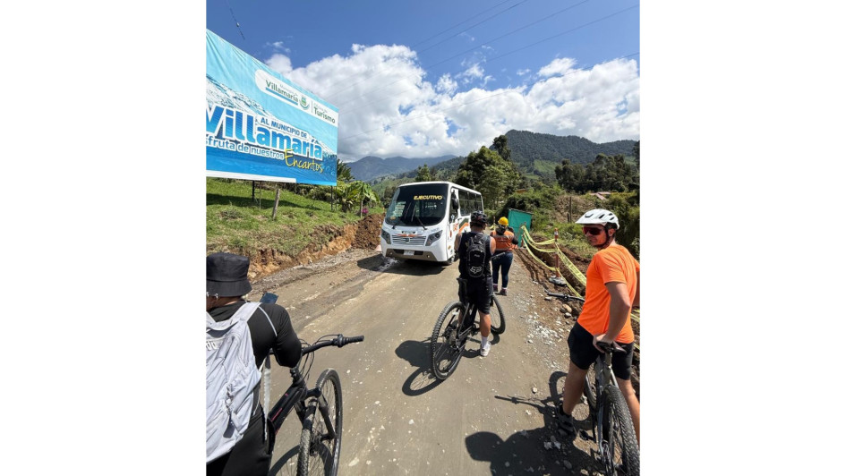 El nuevo tramo incluye la pavimentación de la vía desde la intersección del Sena - La Enea, vía Ternium en unos 280 metros, frentes que no hacían parte del anterior contrato.
