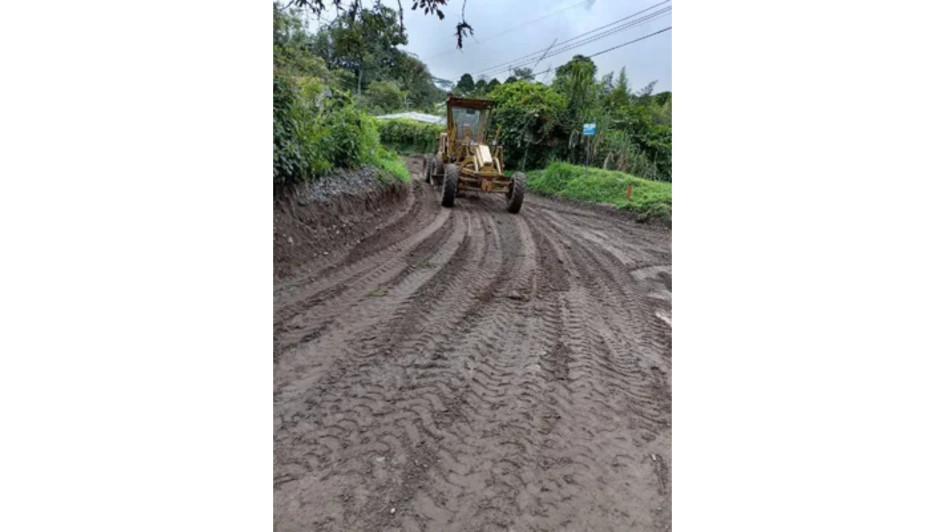 La Gobernación interviene vías en siete municipios con maquinaria amarilla para mejorar la conectividad rural y urbana.