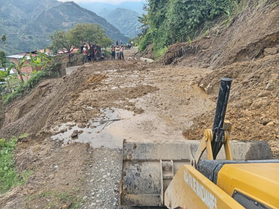 Derrumbes y pérdidas de banca causan cierres en 9 vías de Caldas y restricciones en la movilidad en otras 11 rutas. Reporte de este miércoles 4 de febrero.
