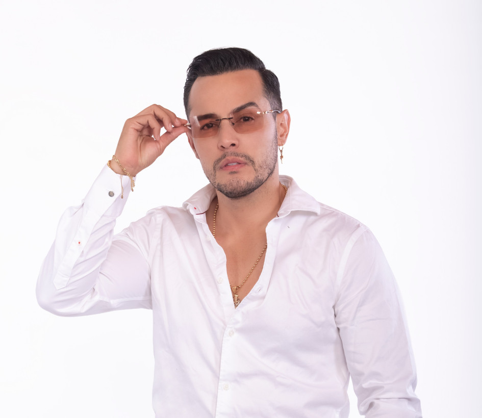 El tema se produjo bajo la dirección del maestro Yohan Usuga, quien junto a Alexis Escobar es también compositor de la canción. El videoclip se grabó en el municipio de El Retiro (Antioquia), con dirección y producción de Visional Films.