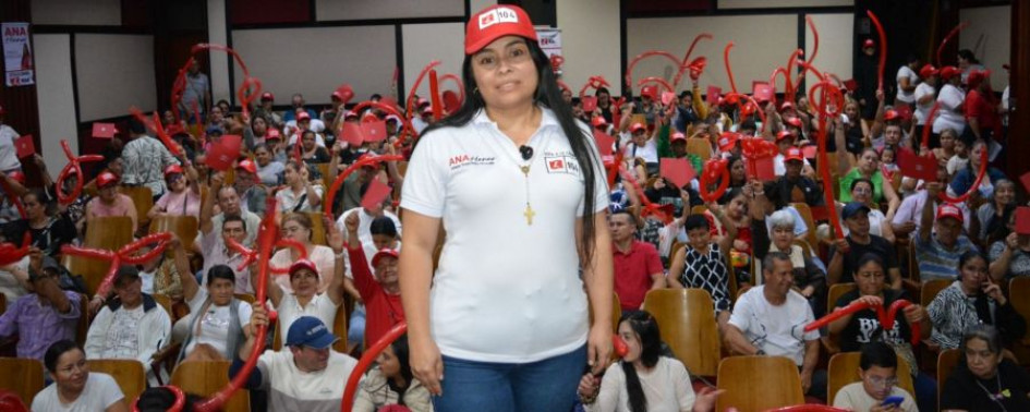 Ana Graciela Henao también se ha reunido con comunidades para profundizar en sus propuestas. 