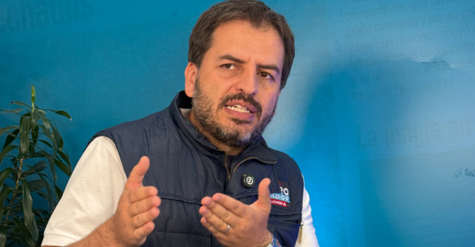 Andrés Forero, candidato al Senado, durante su visita a LA PATRIA.