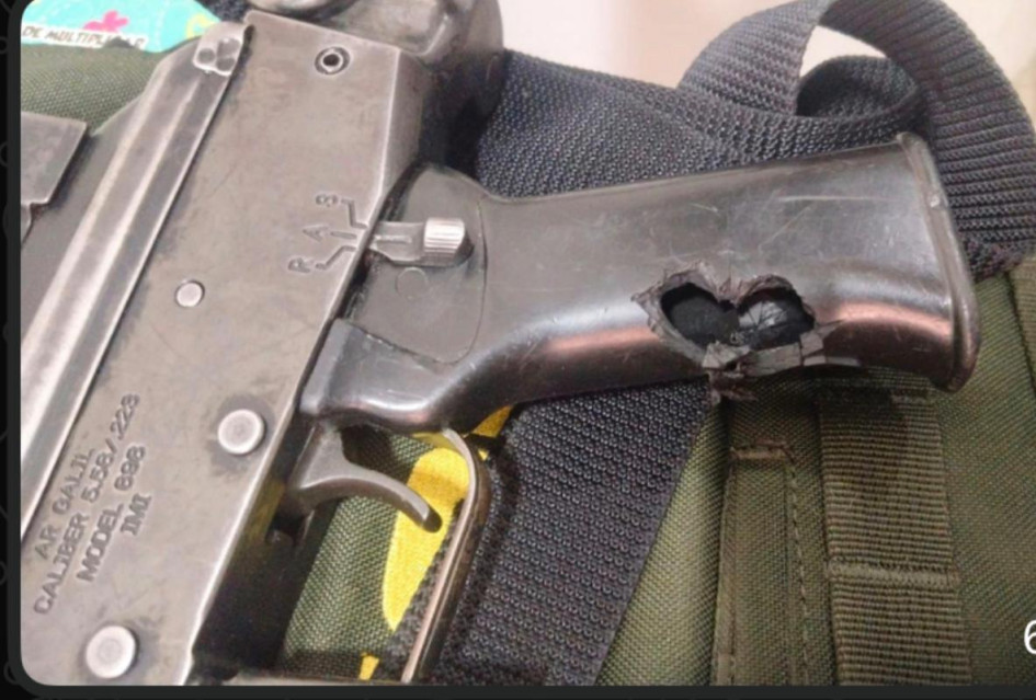 Los tiros eran centrados y a un proyectil le desvió la velocidad la empuñadura del fusil.