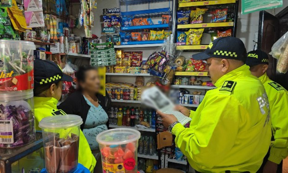 Fotos|LA PATRIA  La Calva, recurrente y reincidente en el delito de tráfico, fabricación o porte de estupefacientes, según las investigaciones, dosificaba la sustancia para distribuirla utilizando la fachada de una tienda de barrio para realizar su actividad ilegal.