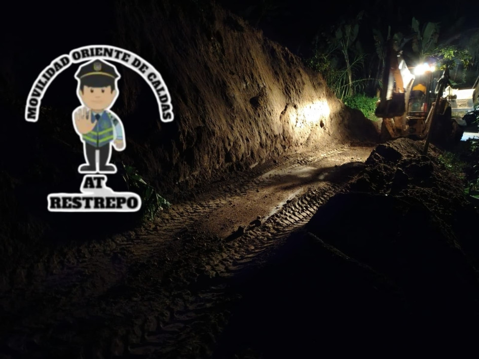 Se habilitó el paso a un carril en la vía entre Pensilvania y Manzanares luego del derrumbe que cayó en la tarde de este miércoles. 