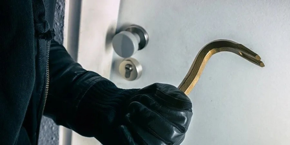 Foto https://www.befunky.com| LA PATRIA  No se determinó si pretendía robar o cometer otro delito. Jhon Steven terminó alcanzado por las autoridades y dejado a disposición de la Fiscalía para su judicialización.