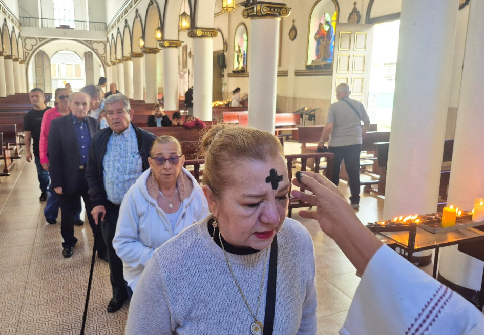La cruz les deja huella: la evolución del Miércoles de Ceniza a lo largo del tiempo, en palabras de cuatro creyentes que celebraron el día en Manizales.