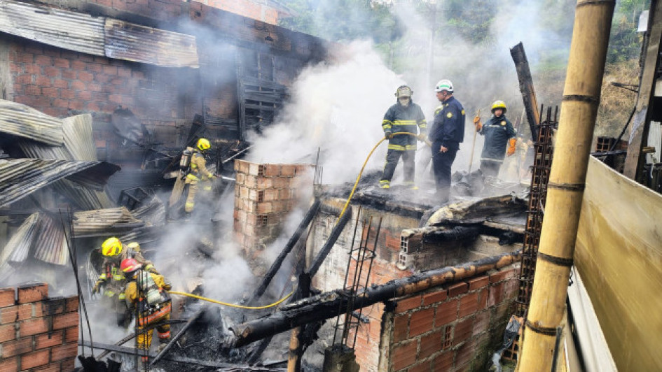 No hay reporte de personas lesionadas o atrapadas, tampoco de mascotas afectadas.