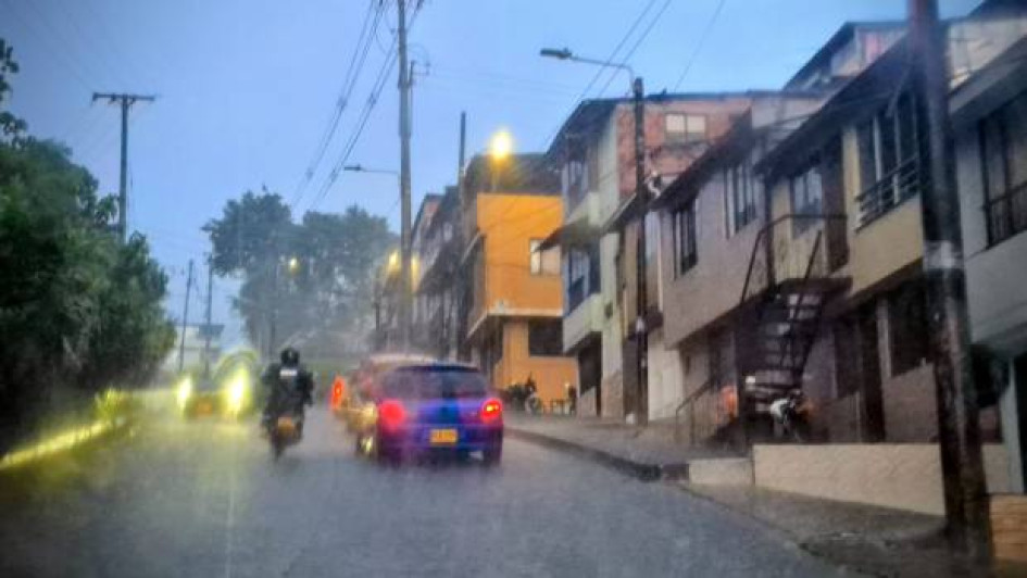 En la capital de Caldas por estos días llueve muy fuerte en poco tiempo. “Una tormenta de menos de una hora fue suficiente para generar apagones, calles convertidas en ríos y múltiples emergencias”, indica un análisis de la Universidad Nacional de Colombia Sede Manizales.