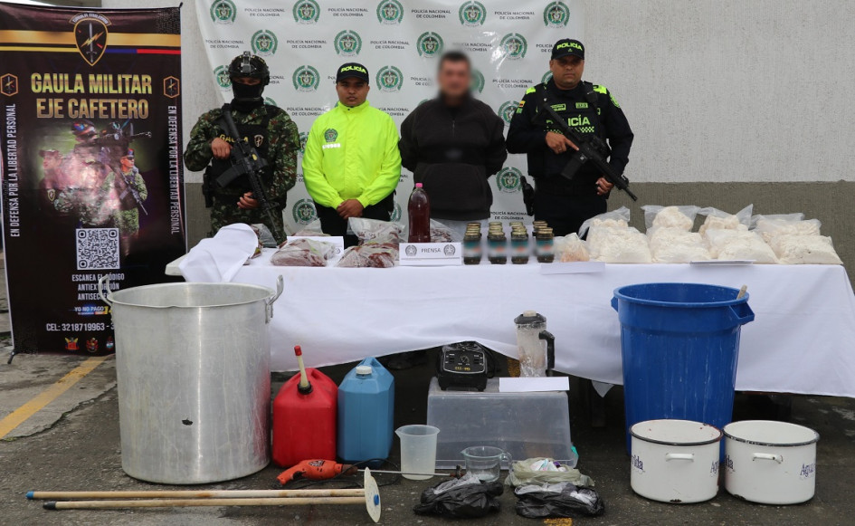 En el operativo incautaron cocaína y base de coca, y capturaron a un hombre.