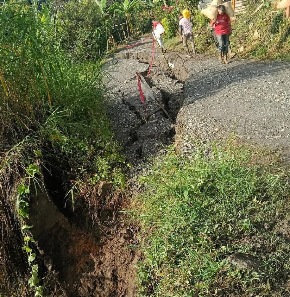 Así se encuentra la vía de la vereda Campoalegre a La Ceiba, en Manzanares, y que comunica con Marquetalia.