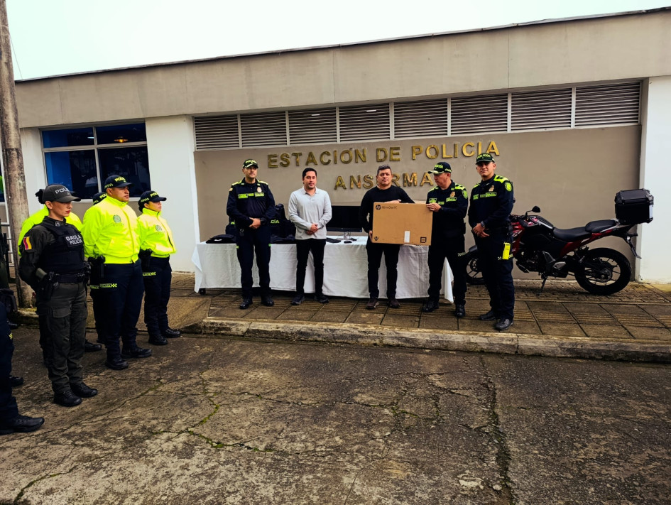 La Policía de Anserma recibió los elementos adquiridos con recursos del Fonset.