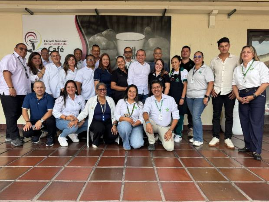 Delegaciones de otros departamentos de Colombia llegan a recorridos por la Escuela Nacional de la Calidad del Café en Chinchiná. 