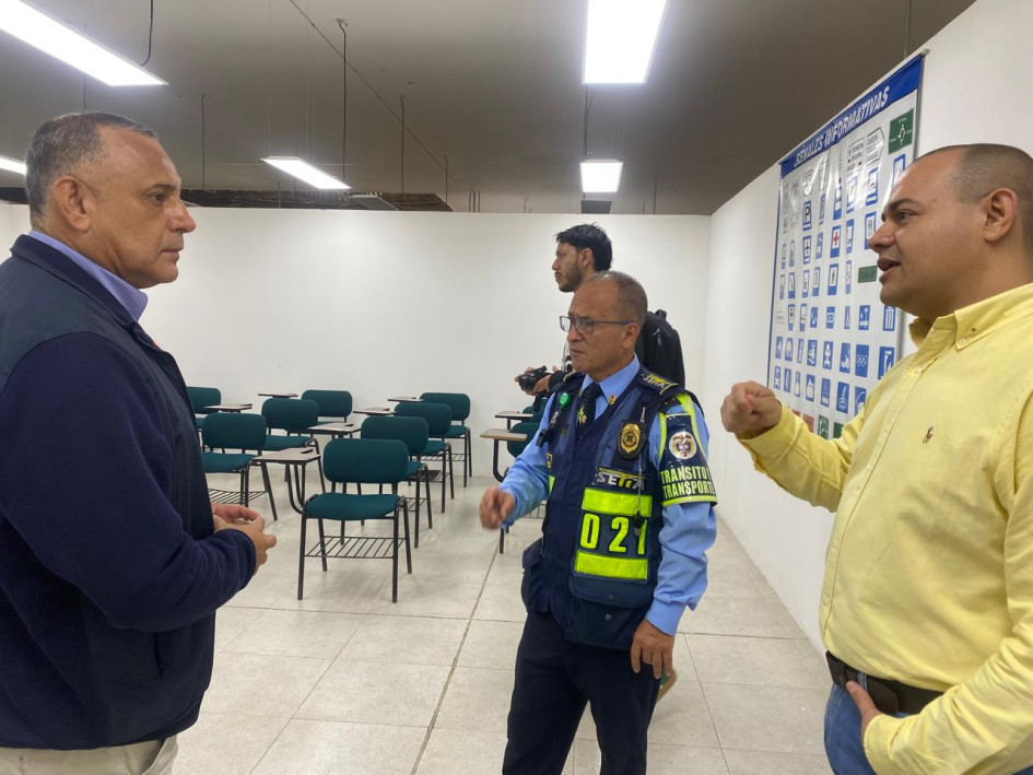 Autoridades locales recorrieron las nuevas instalaciones de tránsito, que ahora operan en el sector de la plaza Minorista.