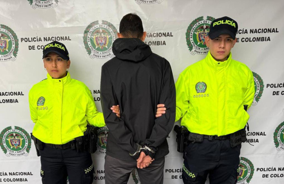 Esta persona, fue dejada a disposición de la Fiscalía General de la Nación para su correspondiente judicialización, y finalizadas las audiencias le dieron medida de aseguramiento intramural de 21 meses de prisión en establecimiento carcelario.