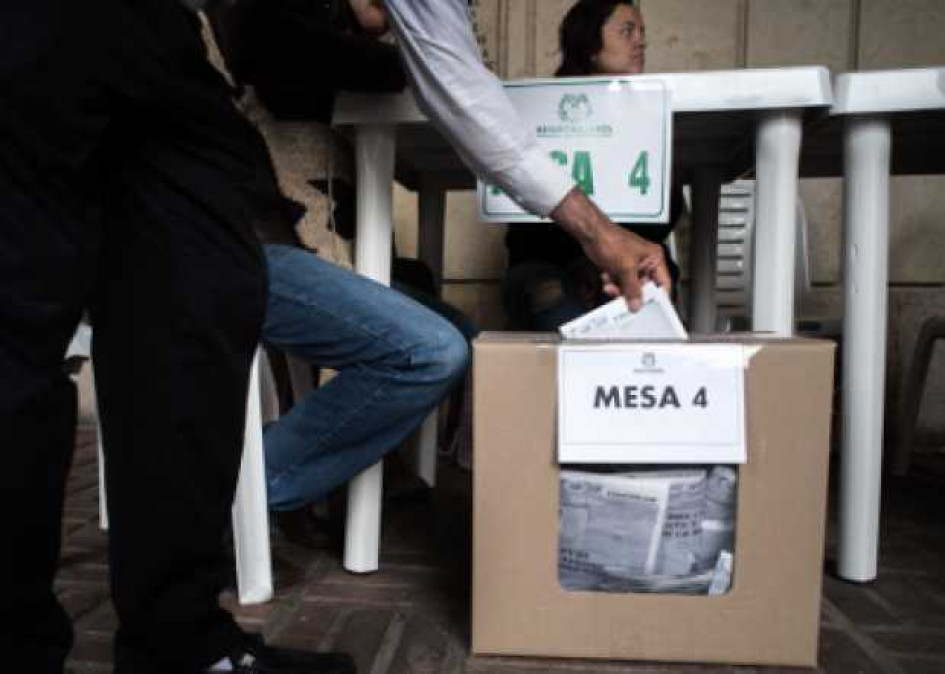 Contemplan penas de prisión y multas. La mayoría dirigidas a servidores públicos. 