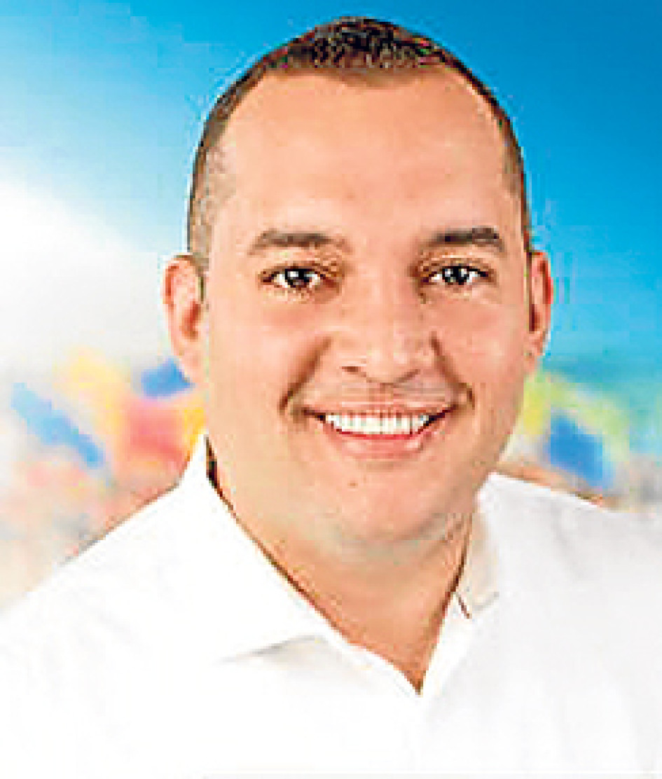 Foto | Tomada de @daniel.r.carmona.7 | LA PATRIA En el automotor se halló propaganda política de Daniel Restrepo, candidato al Senado por el Partido Conservador.