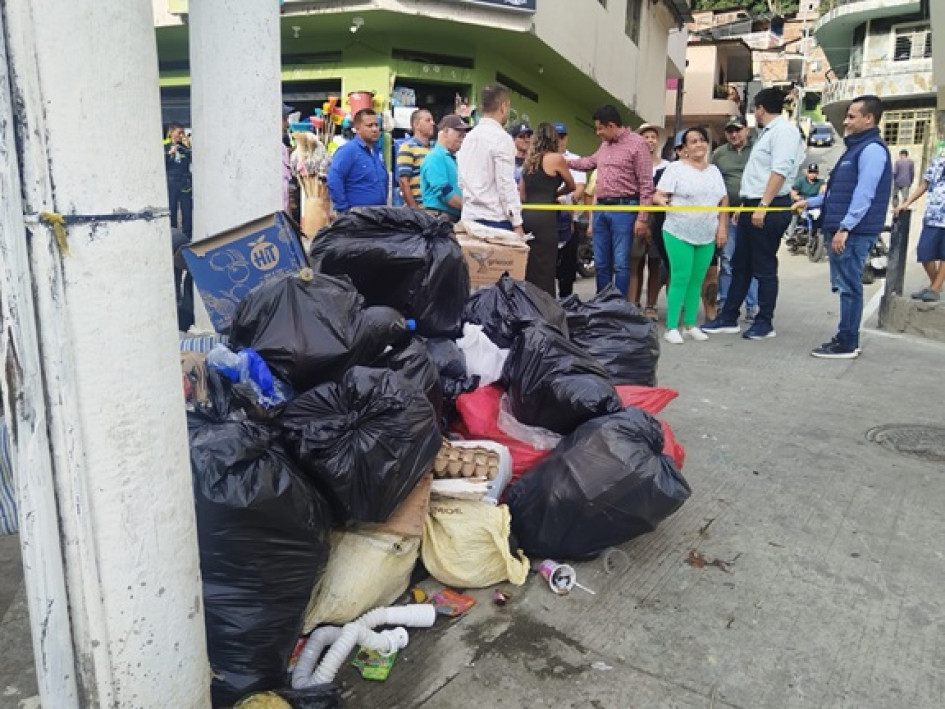 En medio del acto de entrega de las obras de pavimentación y reposición de redes de alcantarillado en el corregimiento hubo un detalle que no pasó desapercibido