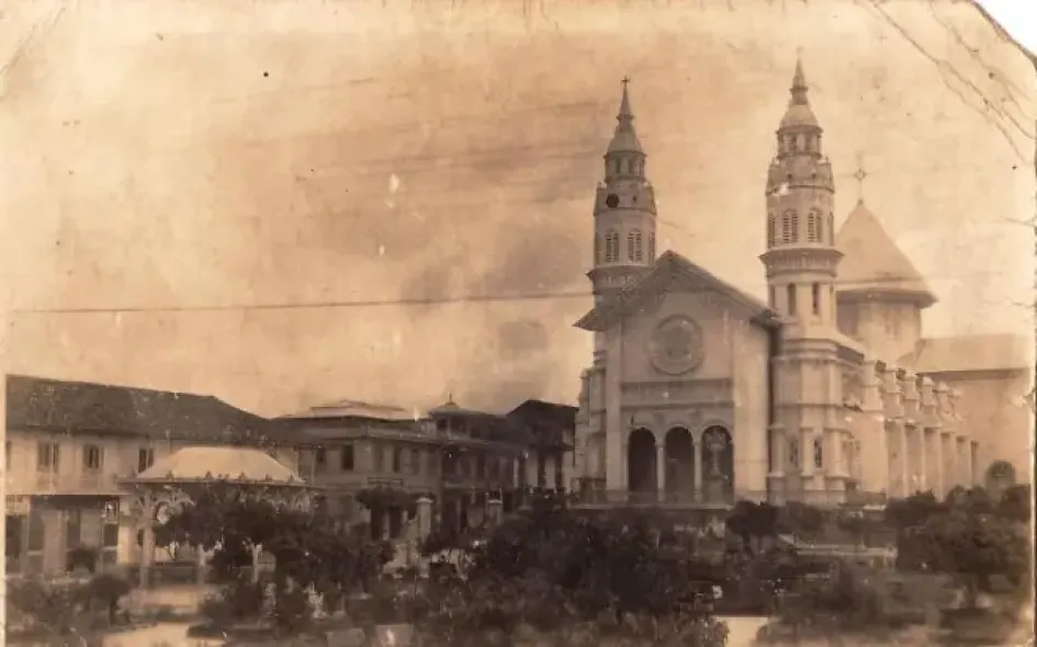 Lea la Oración del Incendio, escrita por Aquilino Villegas y publicada en 1929, en honor al día en el que ardió, hace 100 años, la Catedral de Manizales.