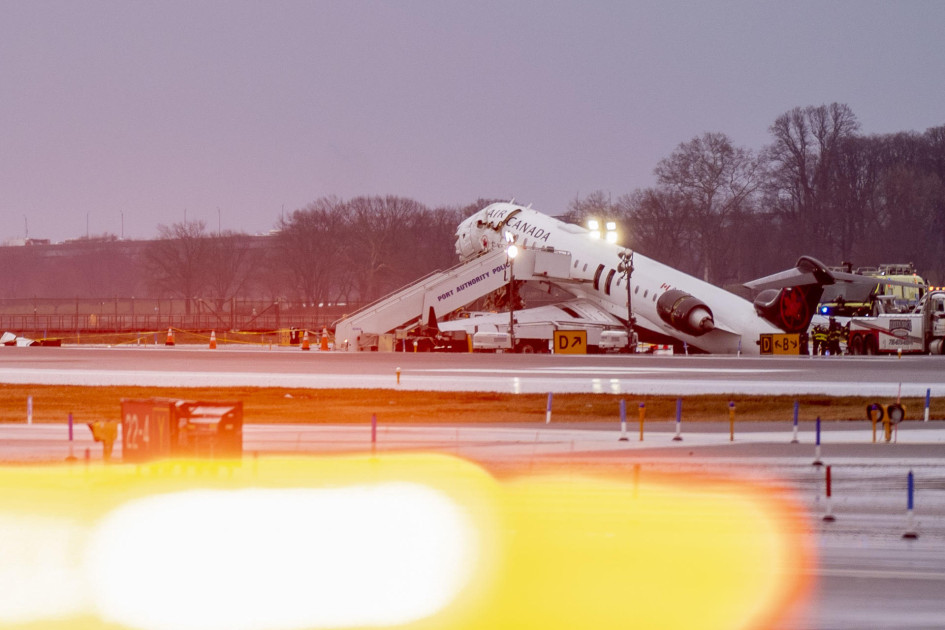 El avión transportaba a 72 pasajeros y 4 miembros de la tripulación. Los fallecidos fueron el piloto y el copiloto.