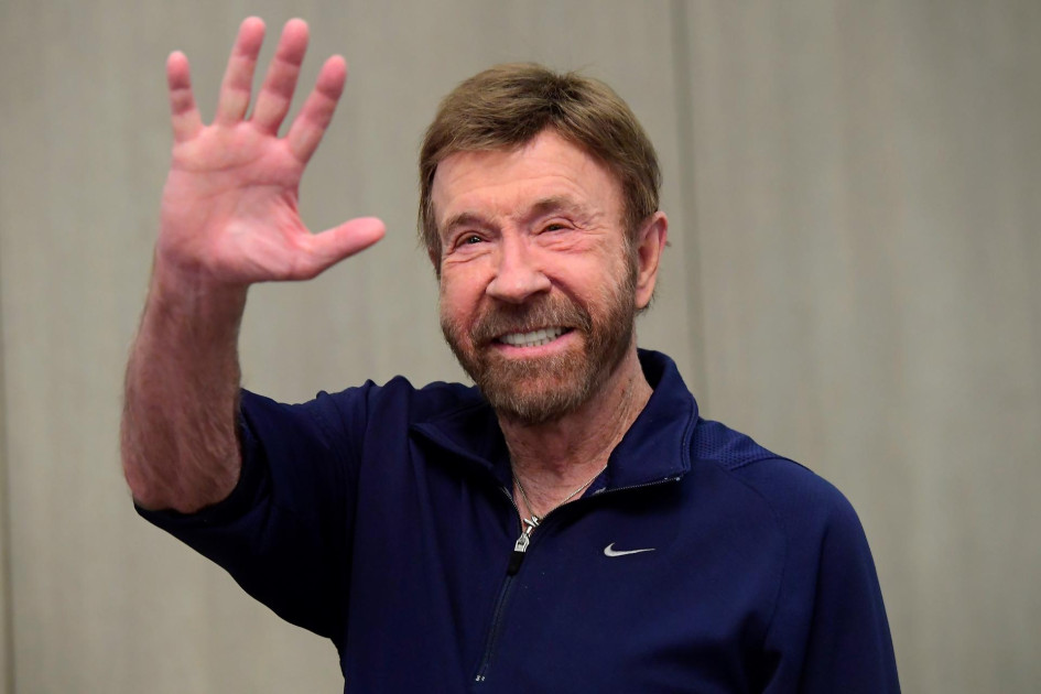 La familia de Chuck Norris confirmó, a través de Instagram, su fallecimiento a los 86 años. Era reconocido por ser actor estadounidense y campeón mundial de karate. 