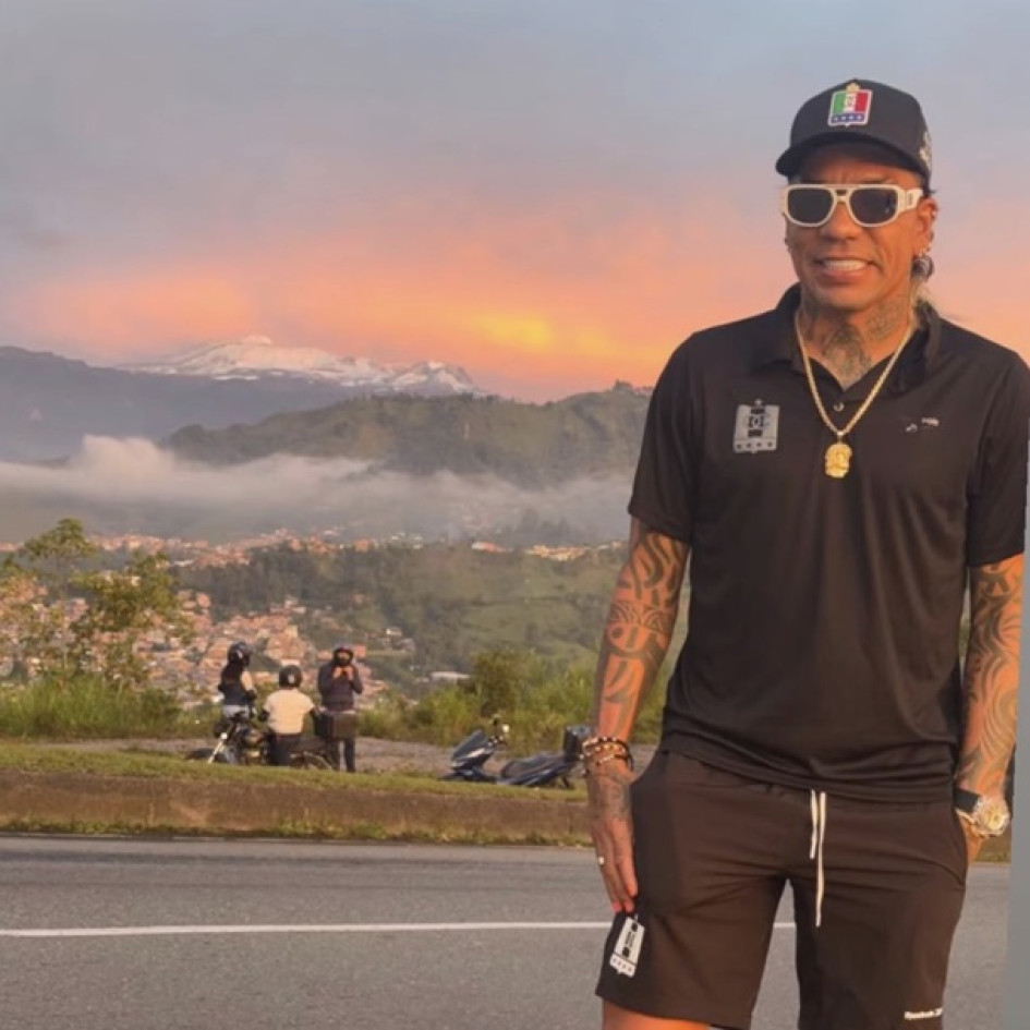 Foto | Instagram Dayro Moreno | LA PATRIA El goleador del fútbol colombiano, Dayro Moreno, delantero del Once Caldas, no desperdició la oportunidad para tomarse la foto con el Nevado del Ruiz de fondo.