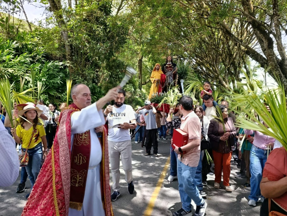 Un pueblo patrimonio de Caldas recreó la entrada triunfal de Jesús a Jerusalén: así inician la Semana Mayor.