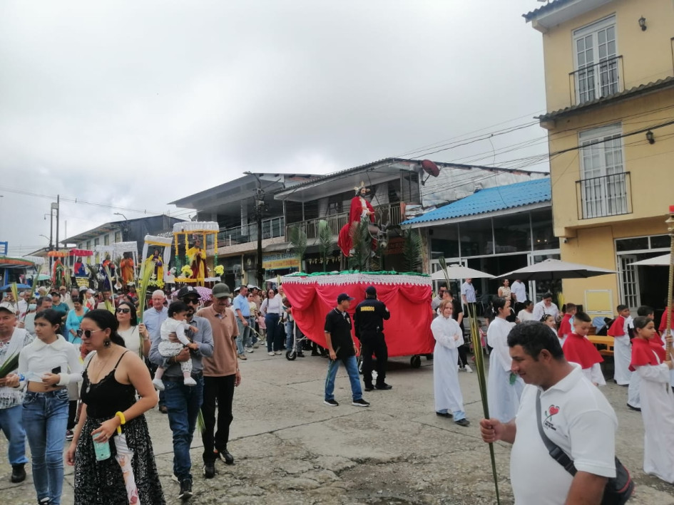 Con procesión de ramos desde Fundecos, se dió inicio a la Semana Mayor en el municipio más grande de Caldas y el Eje Cafetero.