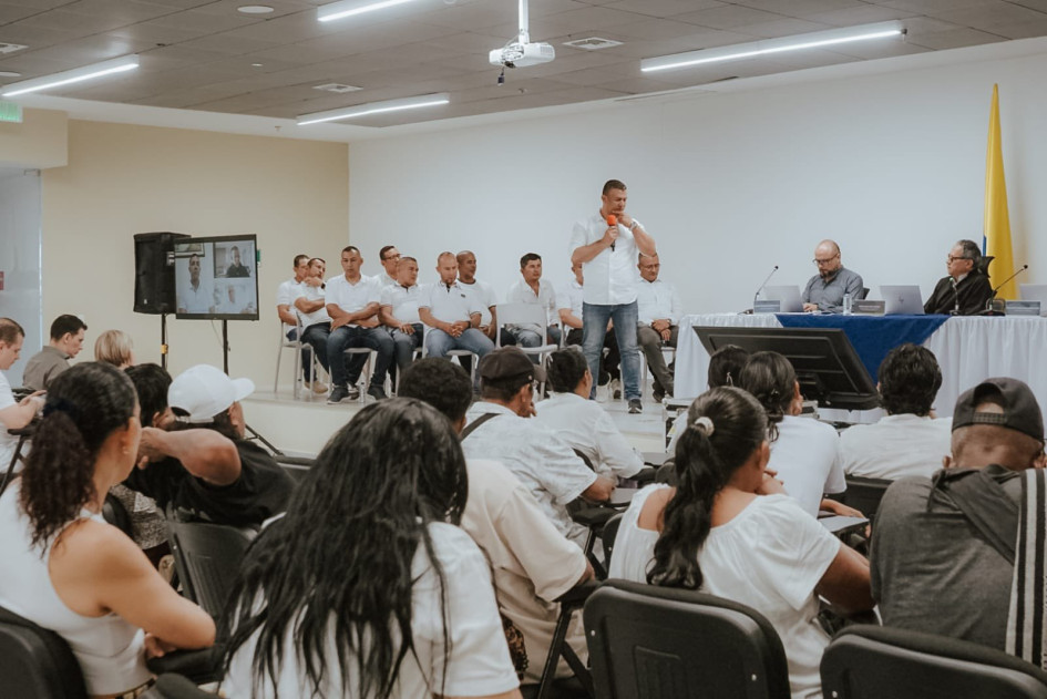 En Colombia se calcula que las fuerzas militares asesinaron a 6.402 personas, especialmente jóvenes, entre quienes había personas con discapacidades.