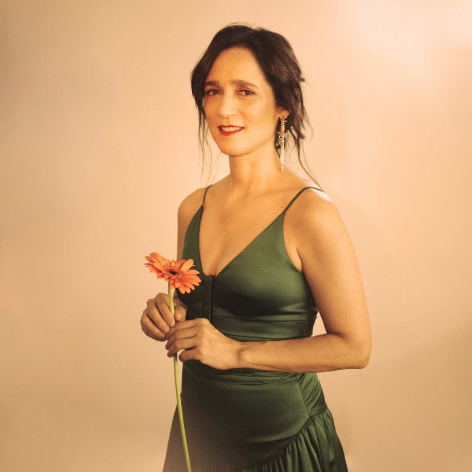 La artista mexicana Julieta Venegas anuncia su debut en la literatura