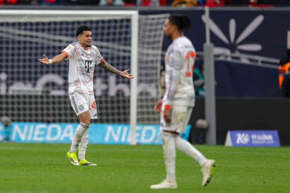 Luis Díaz cometió un error que terminó en gol del Leverkusen, empató para el Bayern y al final dejó a su equipo contra la pared cuando fue expulsado.